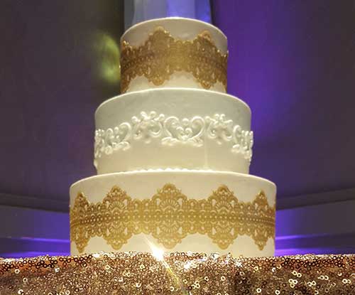 Wedding Cake — Bloomington, MN — Denny's 5th Avenue Bakery